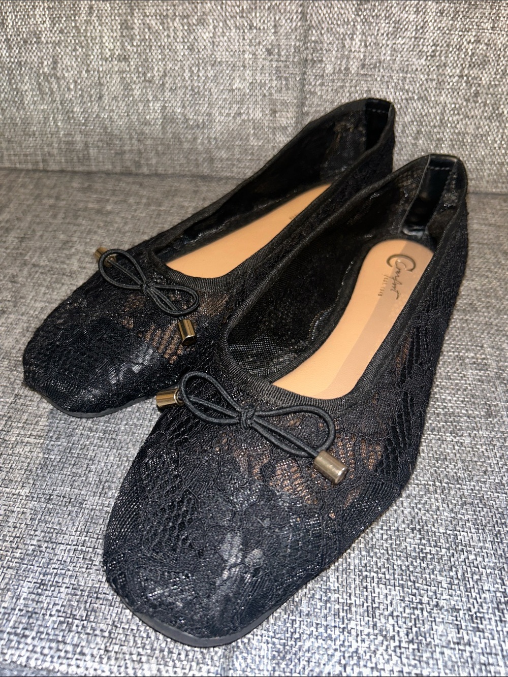 NEW - C est 1946 -Women's Black Lace Ballet Flats with Bow and Metallic Tips - Picture 2 of 8